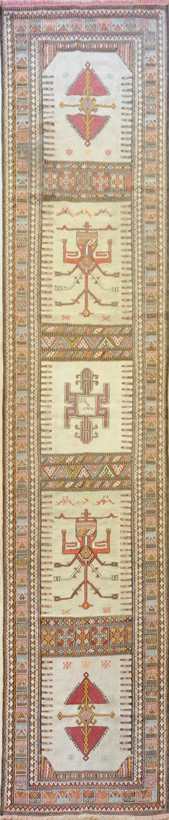 Handwoven Heriz Kelim rug, 398x83 cm, with traditional oosters pattern, showcasing intricate geometric designs and rich earthy tones.