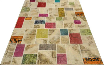 Handwoven Heriz patchwork rug, modern design, 301x202 cm, with colorful geometric patterns on a neutral background.