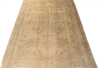 Hand-knotted modern vintage Heriz rug measuring 372x265 cm, featuring intricate patterns and rich colors, displayed on a neutral floor.