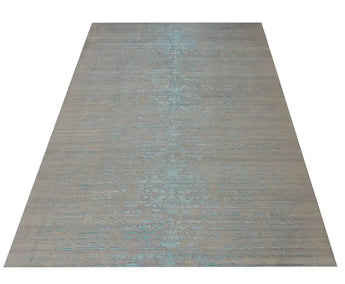 Heriz Damask 4395 Kleden rug featuring intricate patterns and soft textures, shown in a detailed close-up.