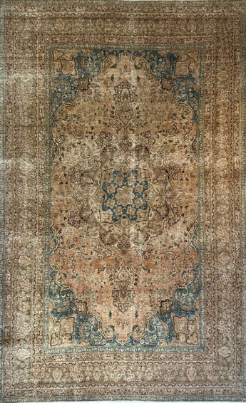 Handwoven modern vintage Heriz rug, 292x197 cm, showcasing intricate geometric patterns and rich earthy tones.