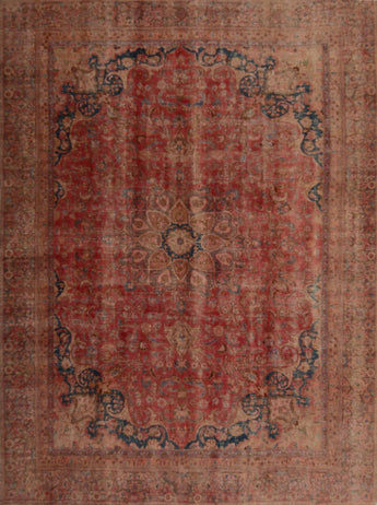 Handwoven modern vintage Heriz rug, 350x260 cm, showcasing intricate geometric patterns in warm earthy tones.