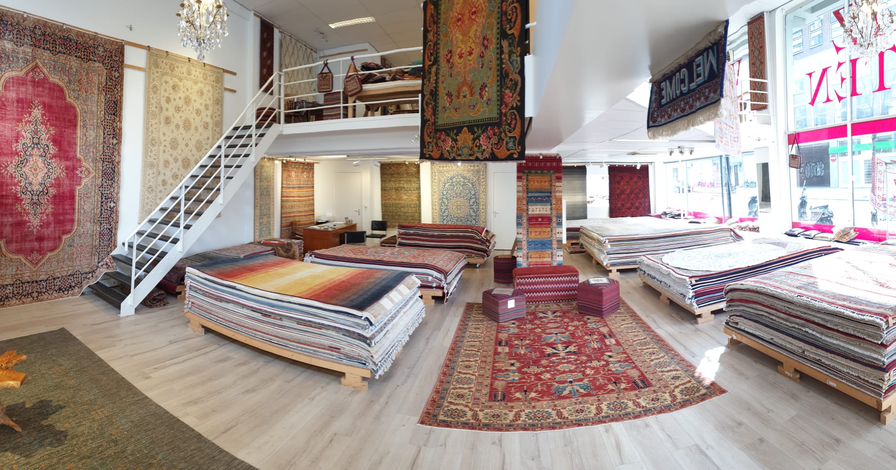 De winkel van Heriz Tapijten aan de Goudsesingel in Rotterdam